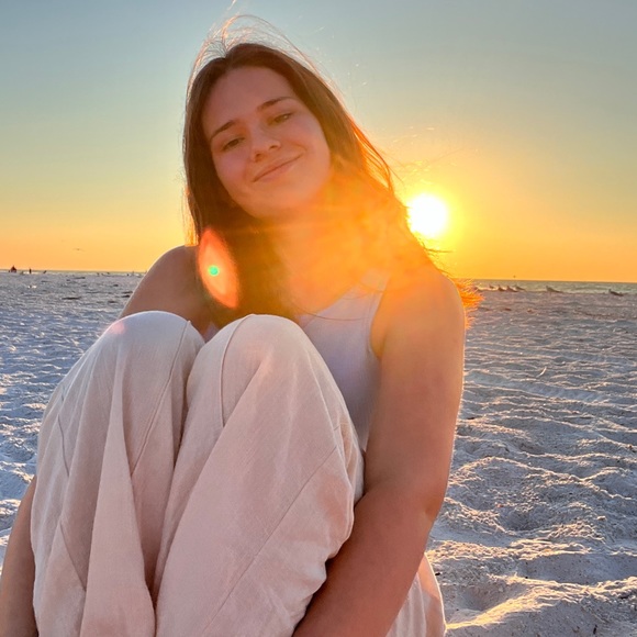 hi :) - Picture 1 of 2